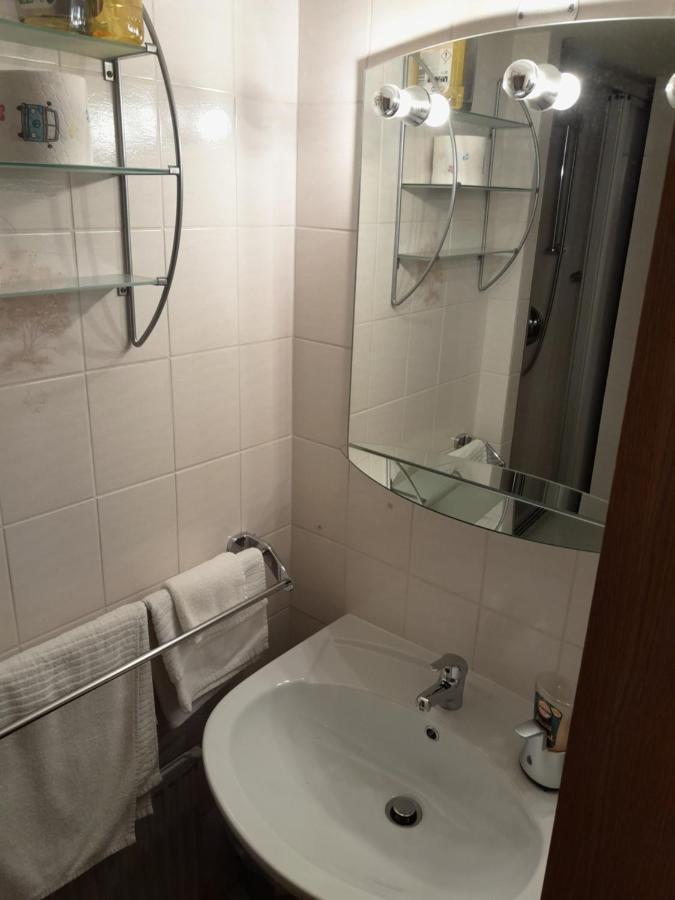 Apartment Mit Kueche Und Balkon Oder Terrasse, Ruhig Und Gut Erreichbar 皮丁 外观 照片